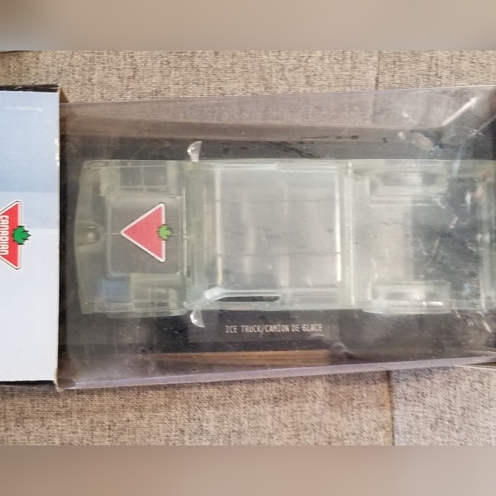 Canadian Tire Limited Edition Ice Truck 1:24 Scale - Picture 2 of 6